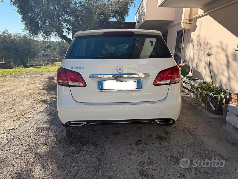 Usata Mercedes B180 2017 Bianco Monovolume