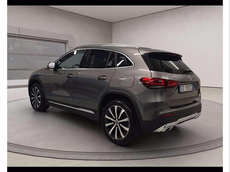 Usata Mercedes GLA200 Premium 150 CV (110 kW) 2021 Grigio artense SUV