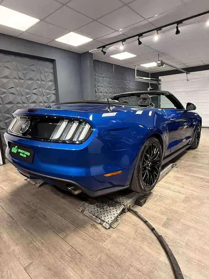 Usata Ford Mustang GT Convertible 421 CV (309 kW) 2018 Blu/azzurro Cabrio