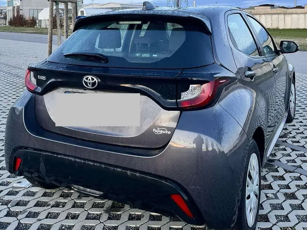 Usata Toyota Yaris Active 72 CV (52 kW) 2022 Grigio Utilitaria