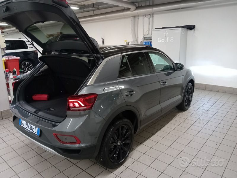 Usata VW T-Roc 110 CV (80 kW) 2024 Grigio SUV