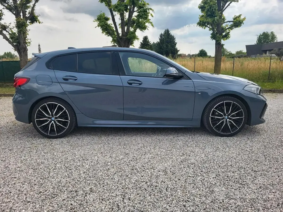 Usado BMW 118 M Sport 150 CV (110 kW) 2021 Gris Utilitario