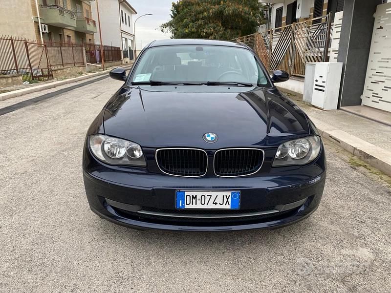 Usata BMW 116 122 CV (89 kW) 2008 Blu Utilitaria