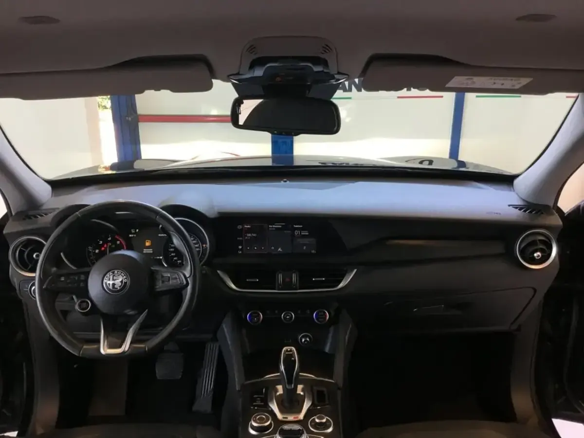Usata Alfa Romeo Stelvio Business 160 CV (117 kW) 2021 Nero SUV