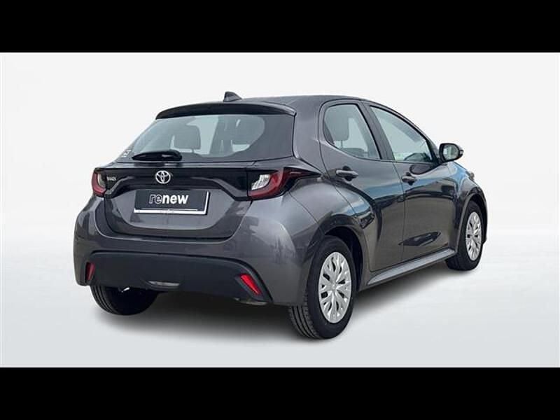 Usata Toyota Yaris Active 2022 Grigio scuro Berlina