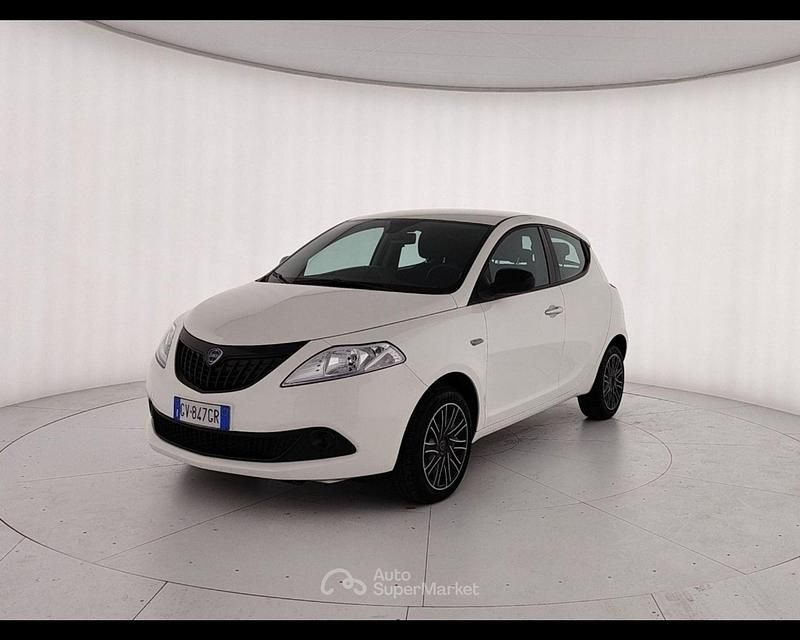 Usata Lancia Ypsilon Gold 69 CV (50 kW) 2024 Bianco Utilitaria