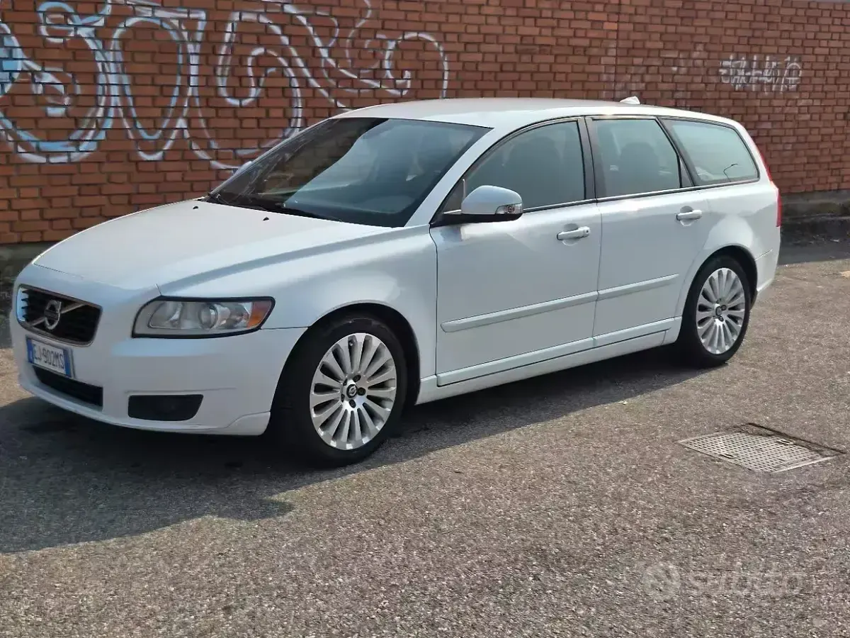 Usata Volvo V50 115 CV (84 kW) 2011 Bianco Station wagon