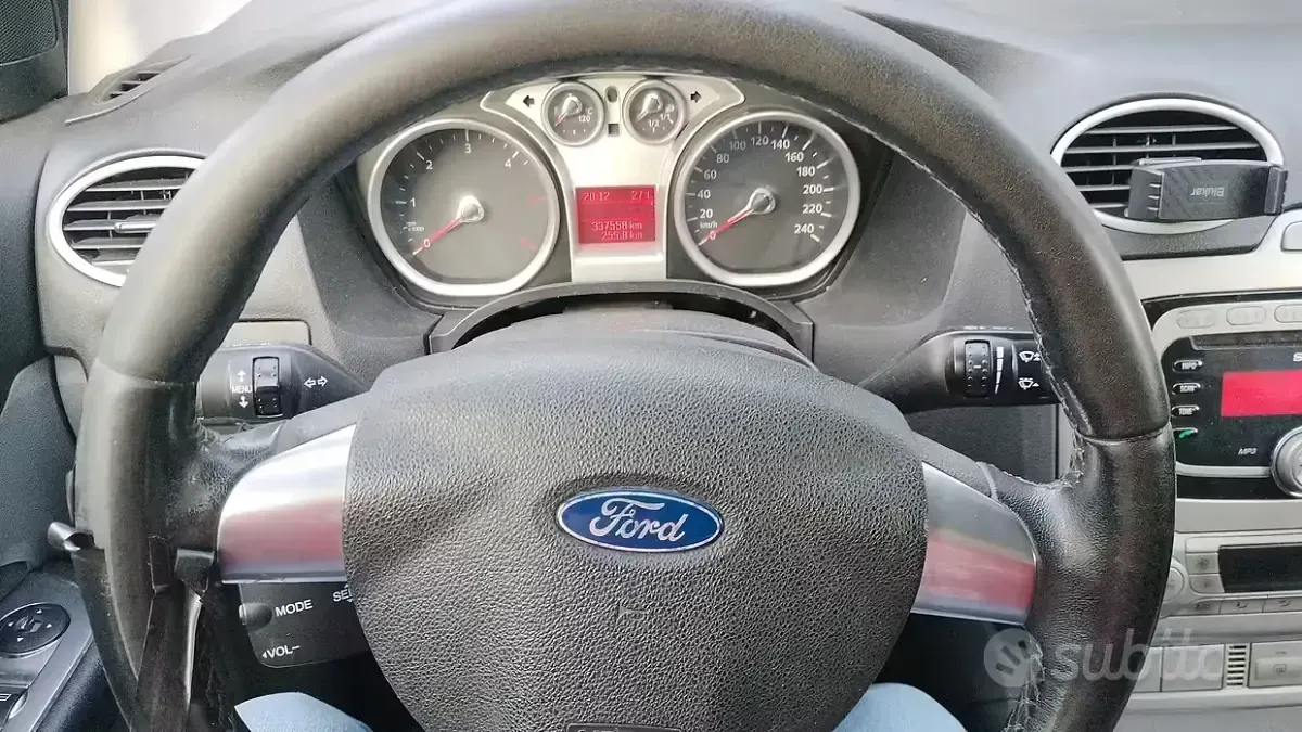 Usata Ford Focus 109 CV (80 kW) 2010 Grigio Station wagon