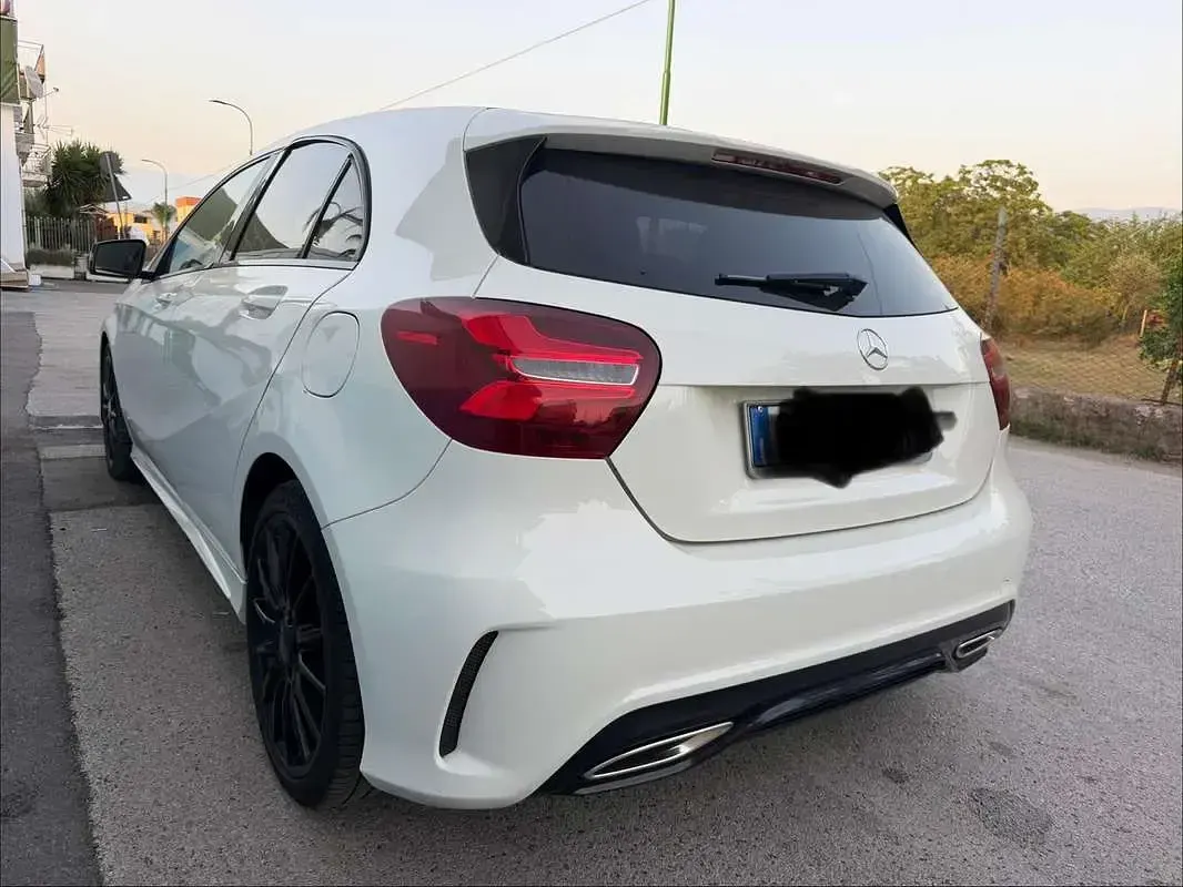 Usata Mercedes A180 AMG 109 CV (80 kW) 2016 Bianco Utilitaria