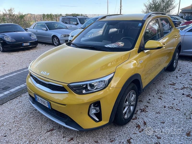 Usata Kia Stonic Style 84 CV (61 kW) 2022 Giallo SUV