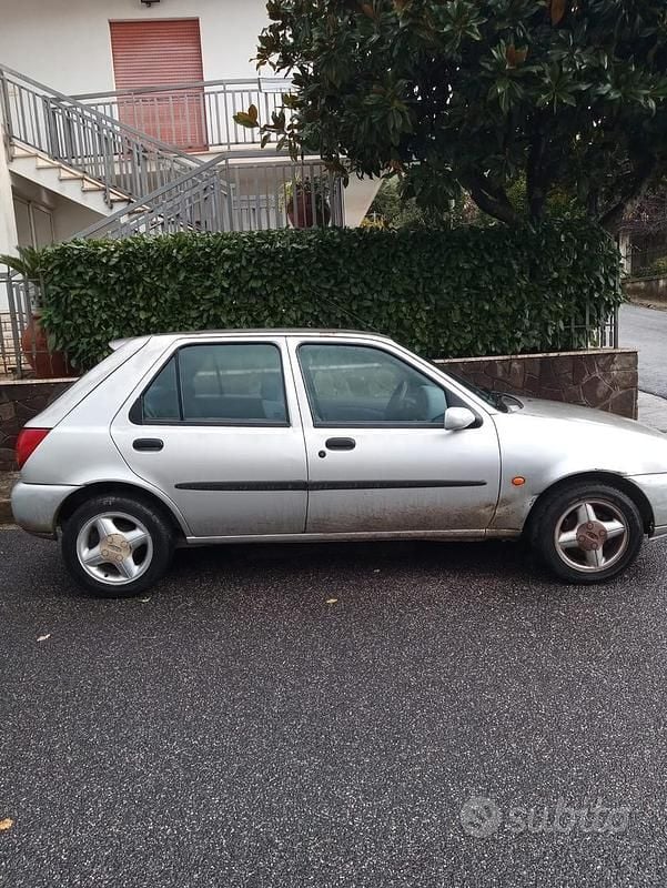 Usata Ford Fiesta 1998 Grigio Berlina