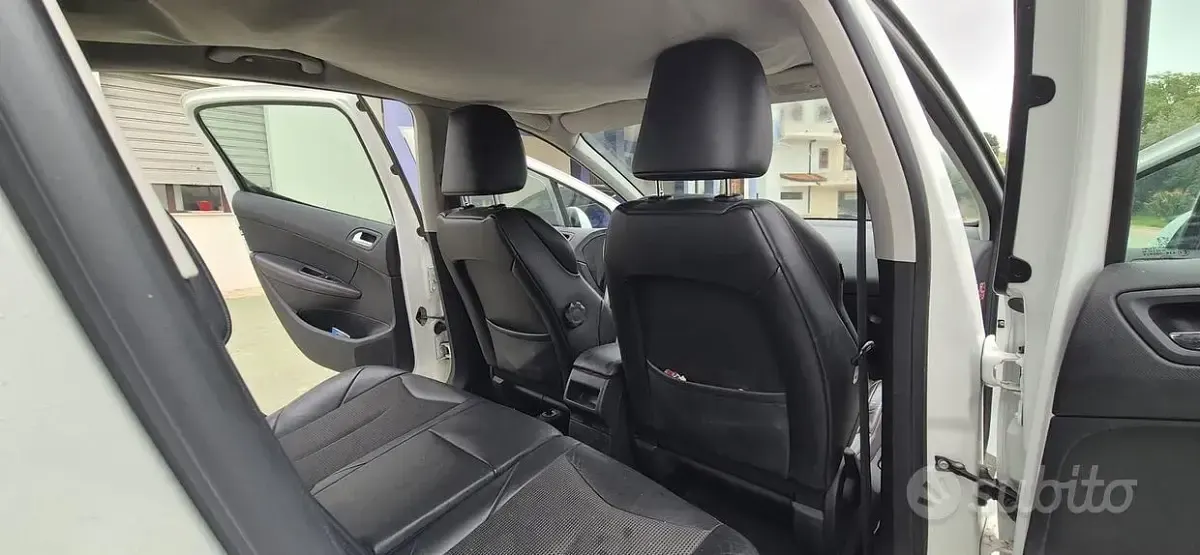 Usata Peugeot 308 109 CV (80 kW) 2012 Bianco Berlina