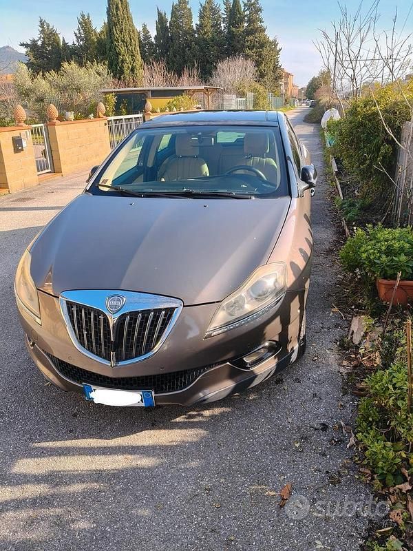 Usata Lancia Delta 190 CV (139 kW) 2009 Marrone Utilitaria