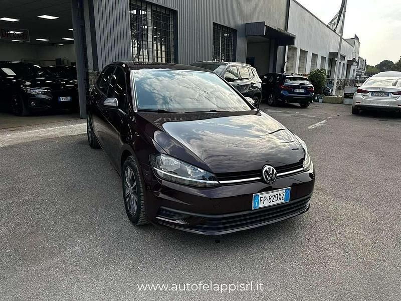 Używany VW Golf VII Trendline 90 KM (66 kW) 2018 Purpurowy Hatchback