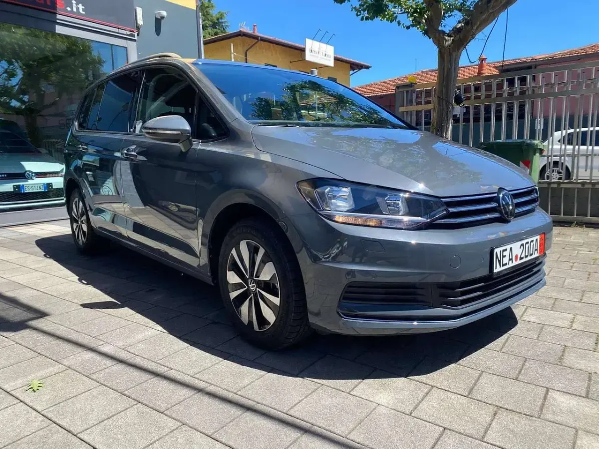 Usata VW Touran Business 150 CV (110 kW) 2024 Grigio Monovolume