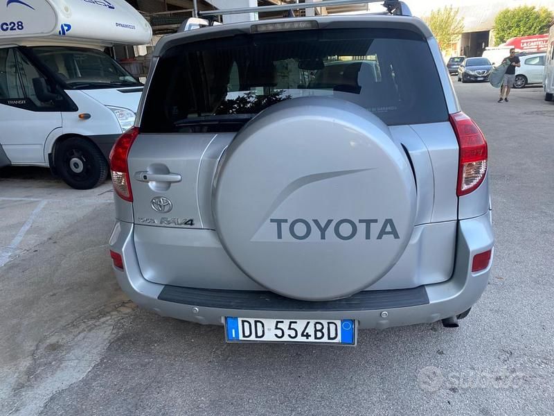 Usata Toyota RAV4 Luxury 136 CV (100 kW) 2006 Grigio SUV