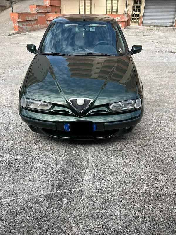 Usata Alfa Romeo 146 2000 Verde Utilitaria