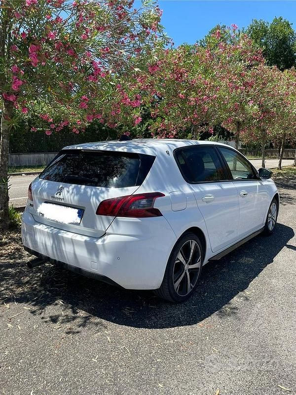 Bianco Usata 2018 Peugeot 308 GT-line Due volumi | 9000 € (Ottimo prezzo) - Immagine 1/4