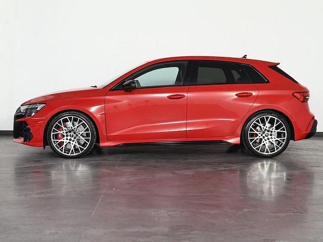 Usata Audi RS3 Sportback Comfort 400 CV (294 kW) 2025 Rosso progressivo metallizzato Utilitaria