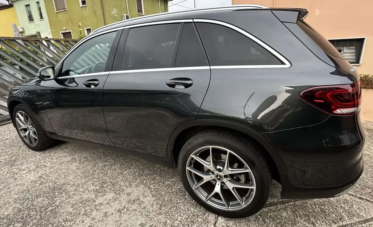 Usata Mercedes GLC300 Premium Plus 245 CV (180 kW) 2020 Nero SUV