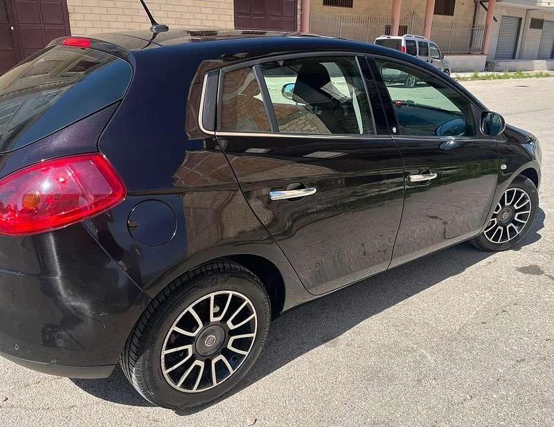 Usata Fiat Bravo Dynamic 120 CV (88 kW) 2011 Nero Utilitaria
