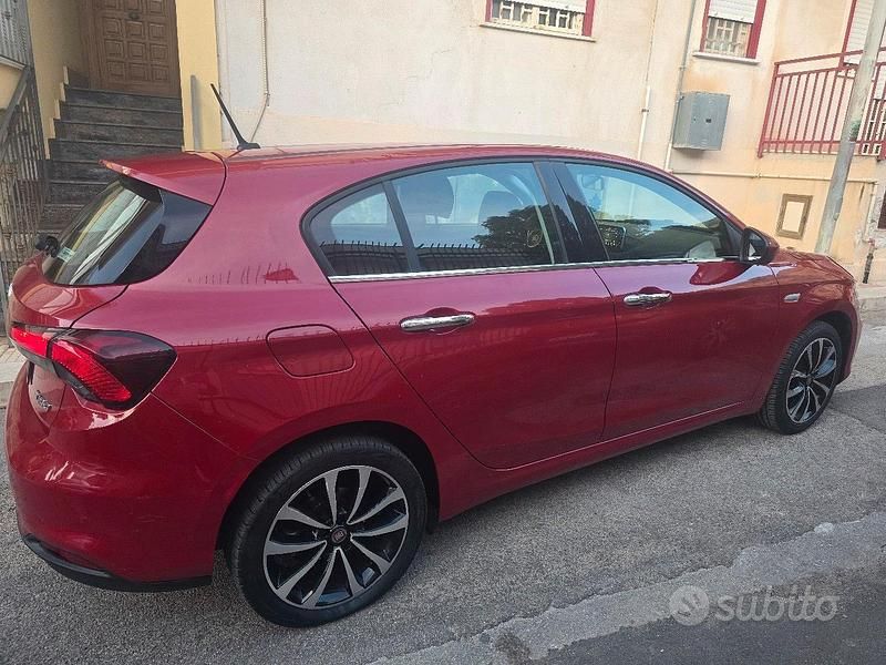 Usata Fiat Tipo Lounge 120 CV (88 kW) 2019 Rosso Berlina