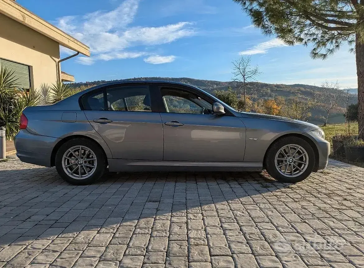 Usata BMW 320 Efficient Dynamics 184 CV (135 kW) 2010 Grigio Berlina