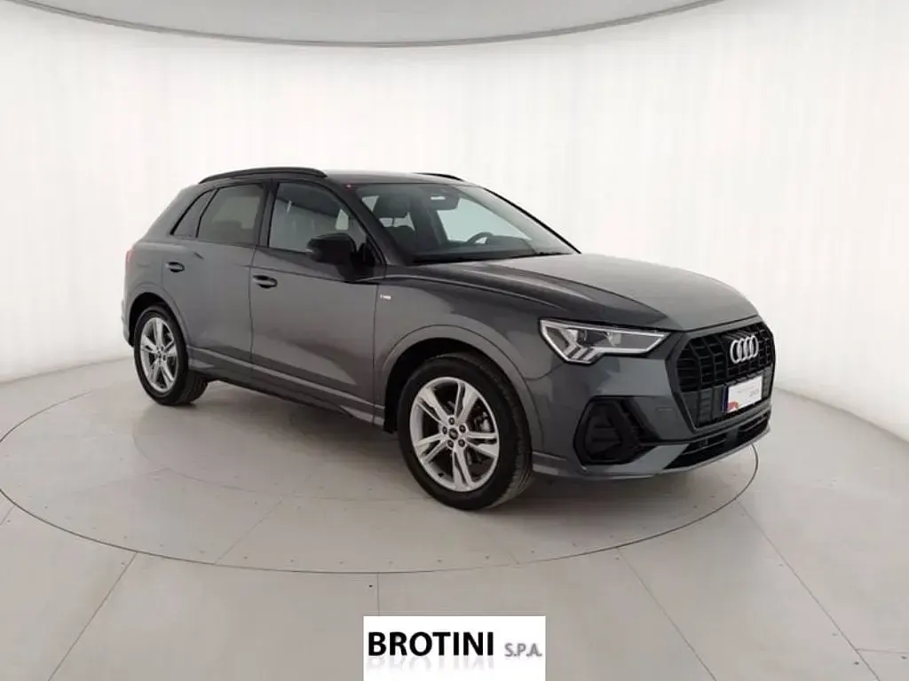 Usata Audi Q3 S-Line 150 CV (110 kW) 2025 Grigio metallizzato SUV