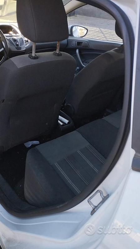 Usata Ford Fiesta 96 CV (70 kW) 2009 Bianco Berlina