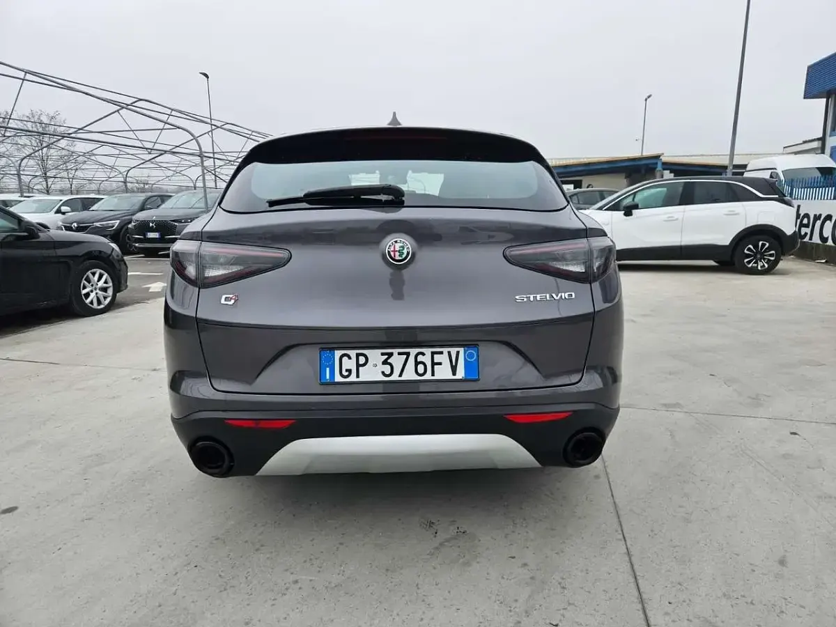 Usata Alfa Romeo Stelvio Super 209 CV (153 kW) 2023 Grigio SUV