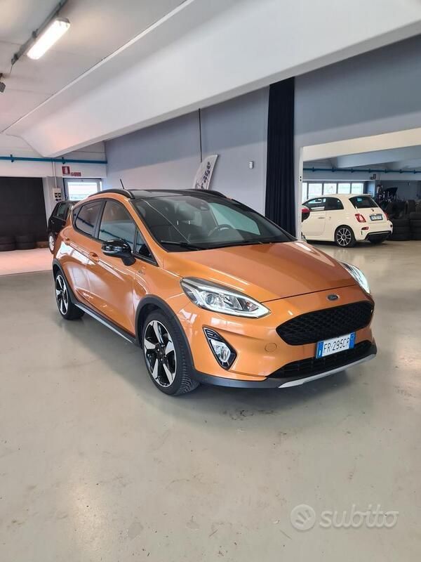 Usata Ford Fiesta Active 101 CV (74 kW) 2018 Marrone Utilitaria