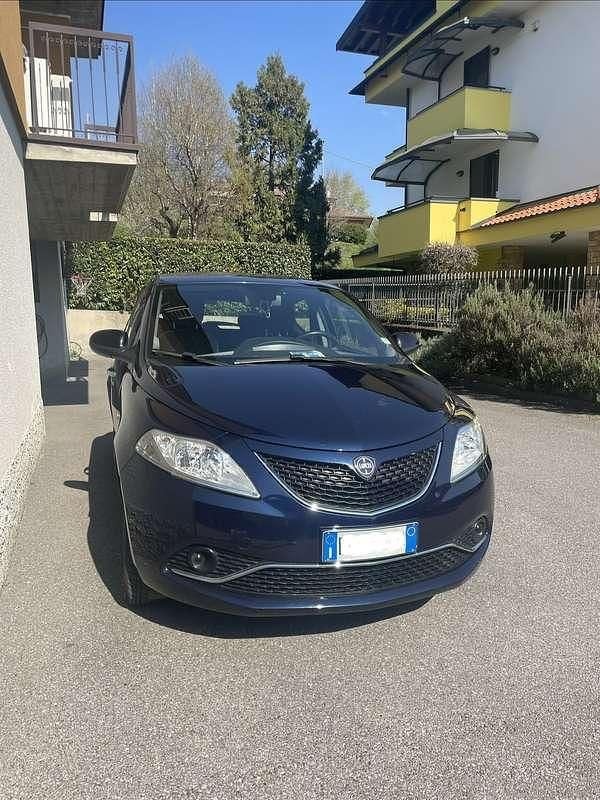Usata Lancia Ypsilon Gold 95 CV (69 kW) 2016 Utilitaria
