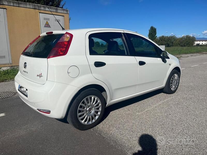 Usata 2015 Fiat Grande Punto Due volumi | 4300 € (Buon prezzo) - Immagine 1/4