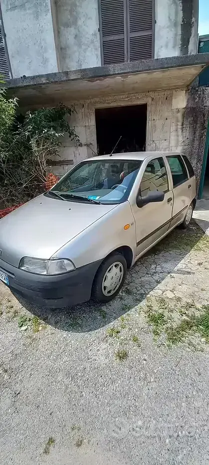 Usata Fiat Punto 54 CV (39 kW) 1999 Grigio Berlina