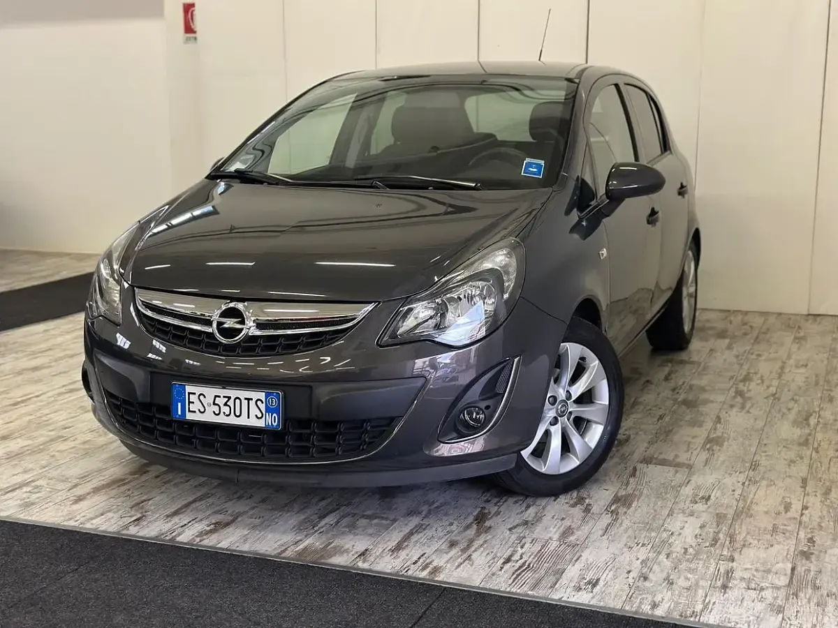 Usata Opel Corsa Edition 85 CV (62 kW) 2013 Grigio Utilitaria