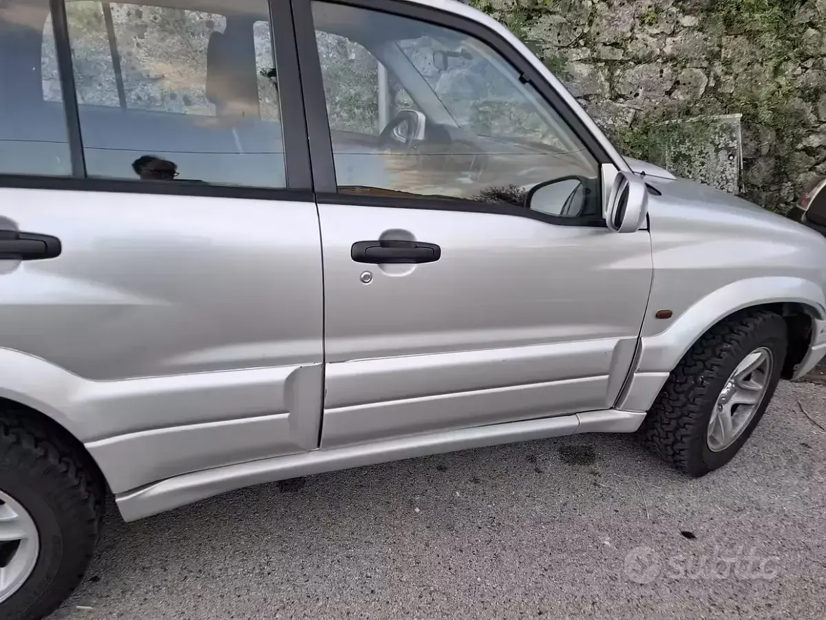Usata Suzuki Vitara 109 CV (80 kW) 2005 Grigio SUV