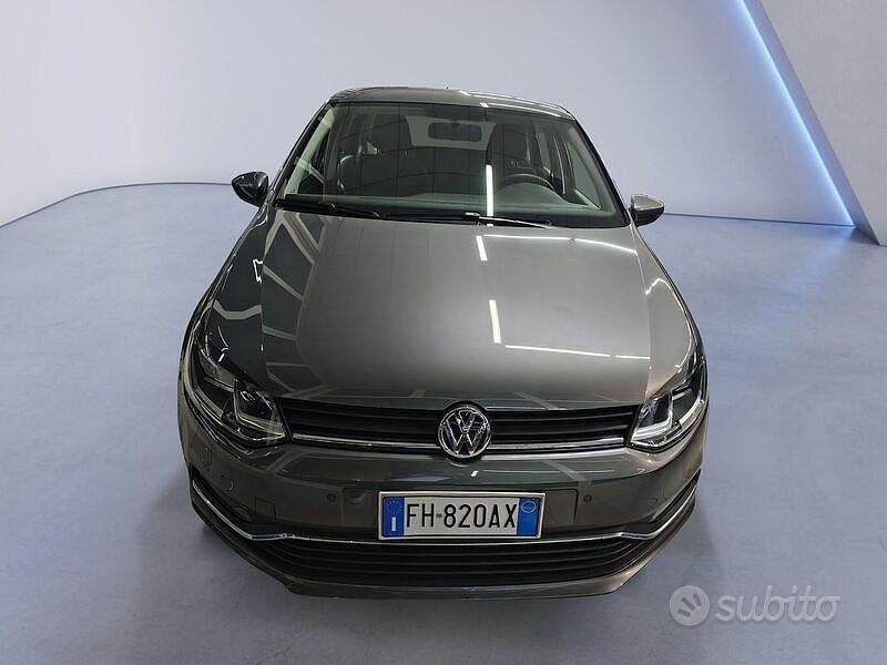 Usata VW Polo Comfortline 90 CV (66 kW) 2017 Grigio Berlina