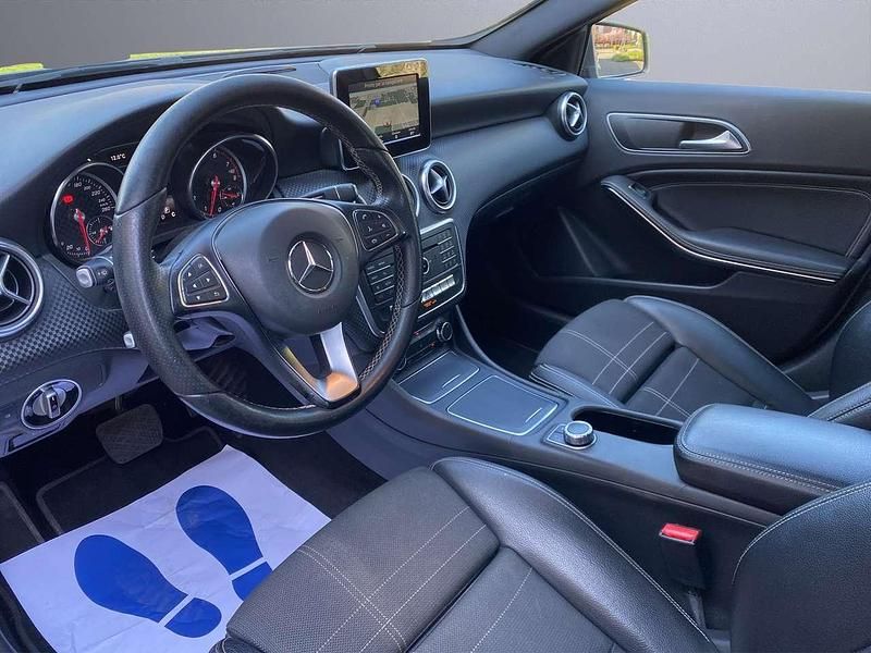 Usata Mercedes A180 122 CV (89 kW) 2016 Grigio Berlina