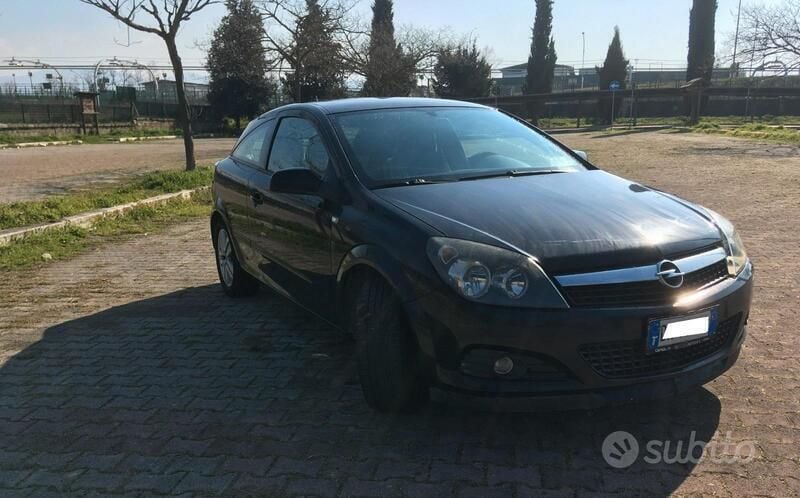 Nero Usata 2008 Opel Astra GTC Berlina | 1950 € (Super prezzo) - Immagine 1/4