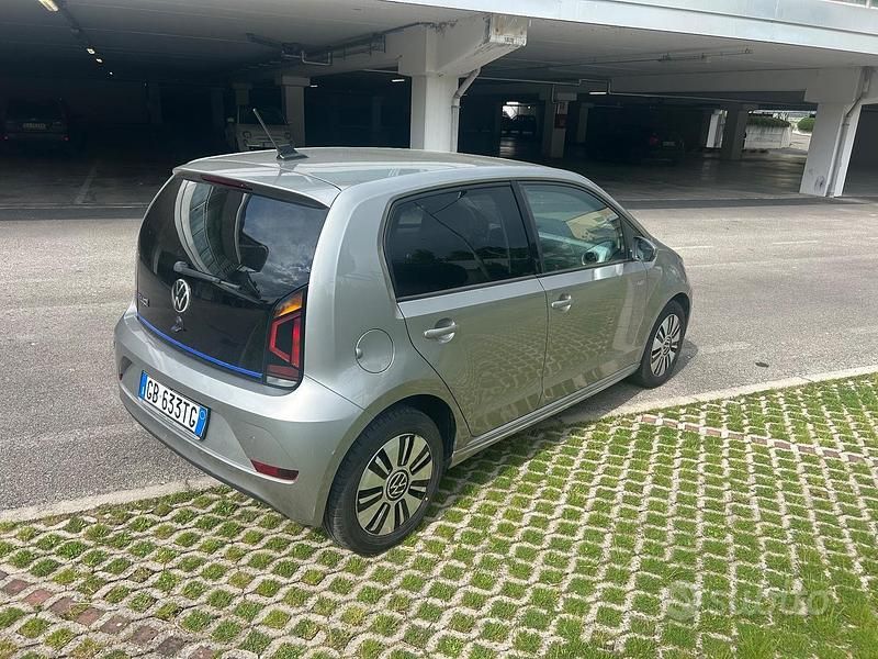 Usata VW e-up! 61 kW (83 CV) 2020 Grigio Utilitaria