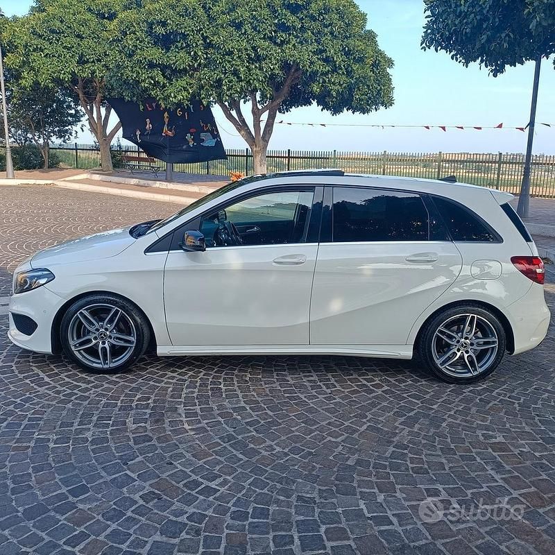 Usata Mercedes B200 136 CV (100 kW) 2017 Bianco Monovolume
