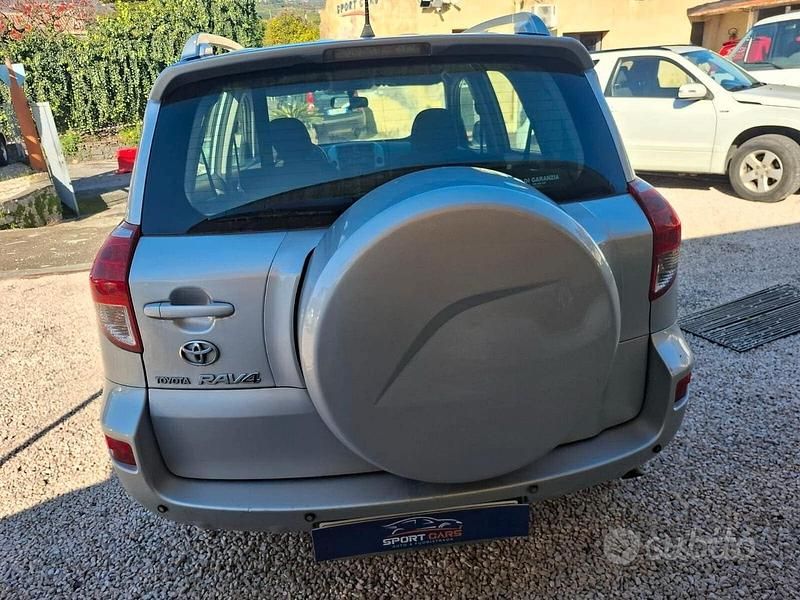 Usata Toyota RAV4 Sol 136 CV (100 kW) 2006 Grigio SUV