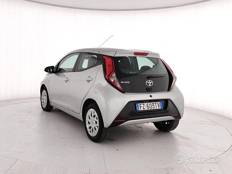 Usata Toyota Aygo Business Edition 72 CV (52 kW) 2019 Grigio Utilitaria