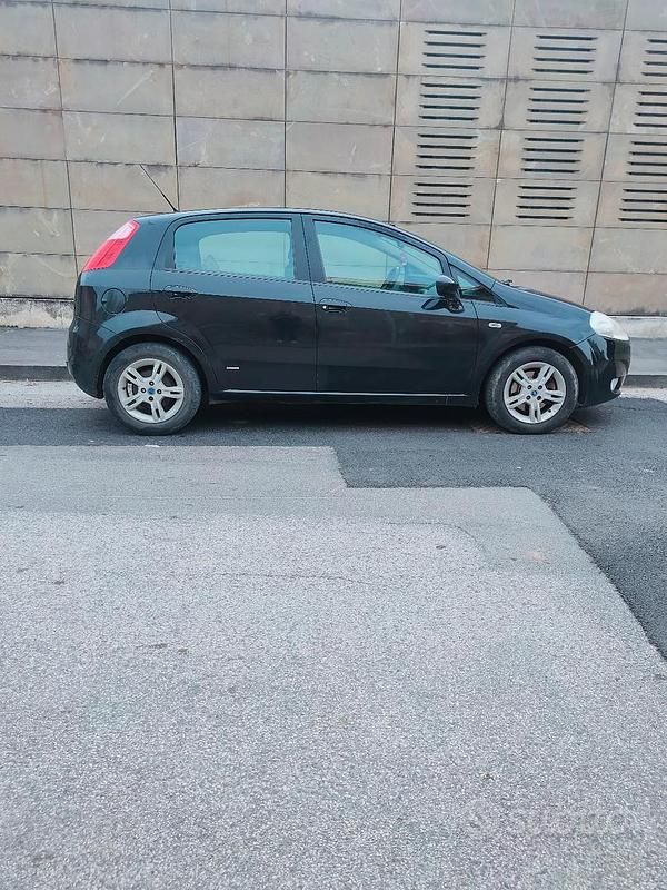 Usata Fiat Grande Punto 90 CV (66 kW) 2006 Nero Utilitaria