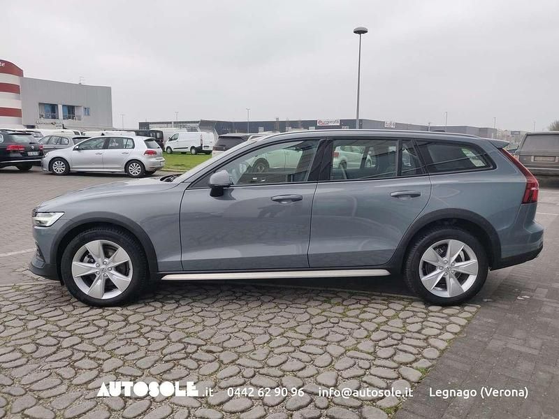 Usata Volvo V60 CC Business Edition 197 CV (144 kW) 2021 Grigio Station wagon