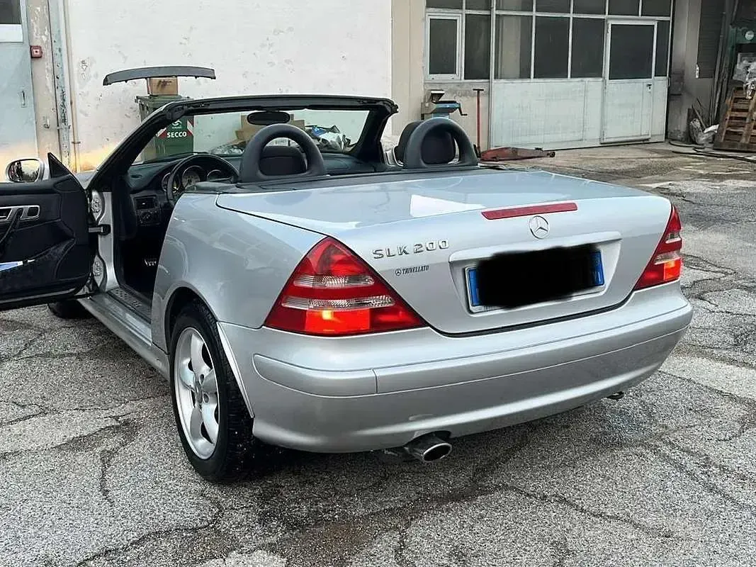 Usata Mercedes SLK200 163 CV (119 kW) 2003 Argento Cabrio