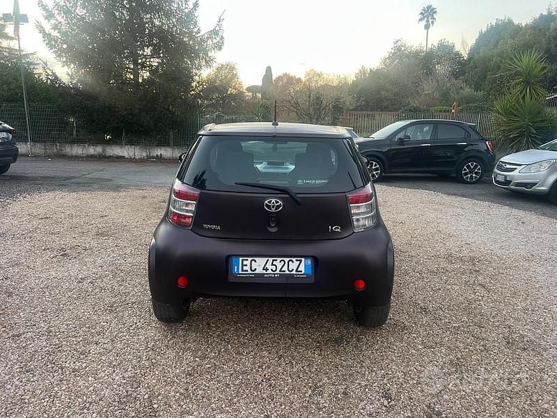 Usata Toyota iQ Sol 68 CV (50 kW) 2010 Nero Utilitaria