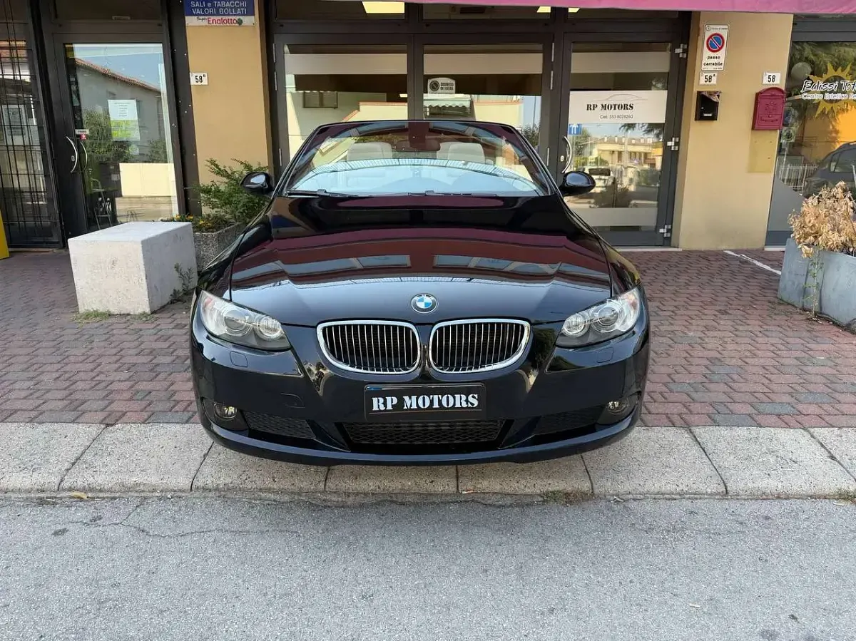 Usata BMW 325 Cabriolet 197 CV (144 kW) 2010 Sapphire black metallic Cabrio
