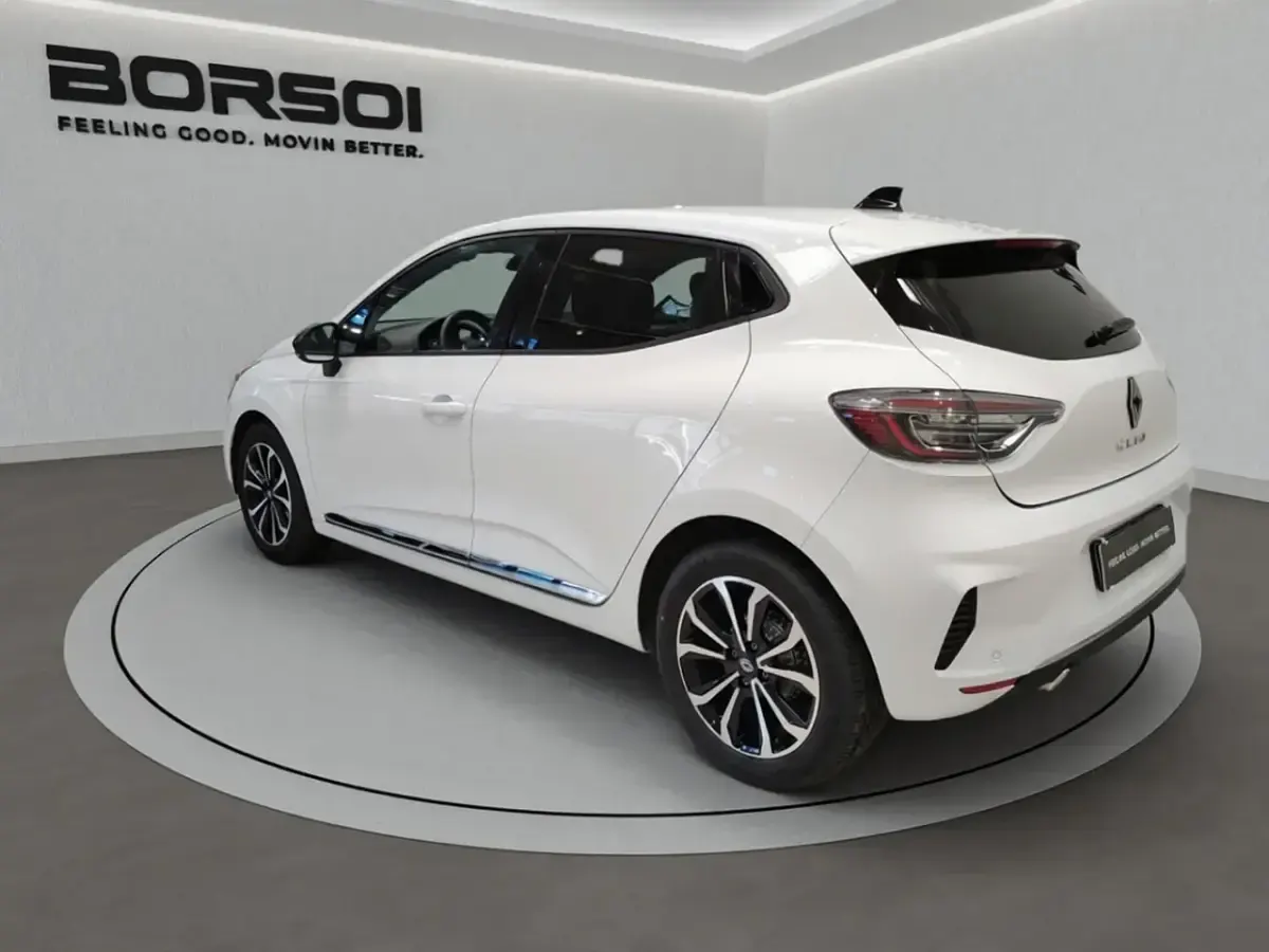 Używany Renault Clio V Techno 91 KM (66 kW) 2024 Biały Sedan/Limuzyna