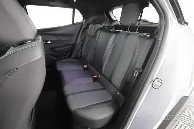 Usata Peugeot 2008 Allure 131 CV (96 kW) 2023 Grigio SUV